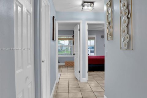 House in Miami, Florida 6 bedrooms, 274.9 sq.m. № 1977851 - photo 17