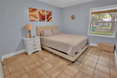 House in Miami, Florida 6 bedrooms, 274.9 sq.m. № 1977851 - photo 20