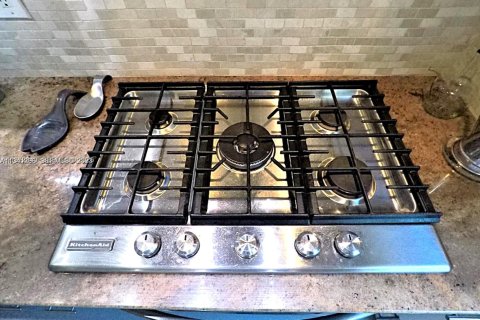 House in Surfside, Florida 2 bedrooms, 106.47 sq.m. № 2041126 - photo 13