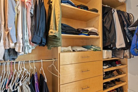 House in Surfside, Florida 2 bedrooms, 106.47 sq.m. № 2041126 - photo 16