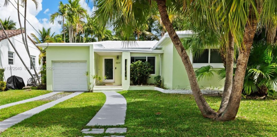 House in Surfside, Florida 2 bedrooms, 106.47 sq.m. № 2041126