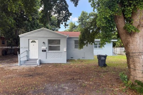 Villa ou maison à louer à Hollywood, Floride: 3 chambres, 102.19 m2 № 2168806 - photo 12