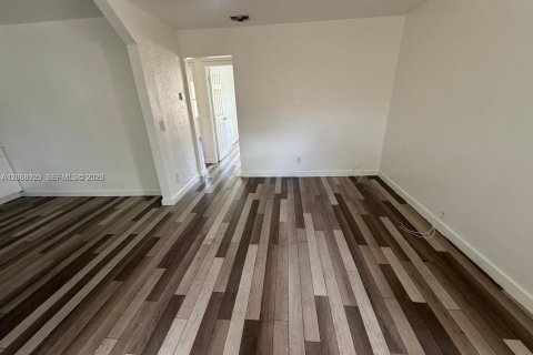 Villa ou maison à louer à Hollywood, Floride: 3 chambres, 102.19 m2 № 2168806 - photo 6
