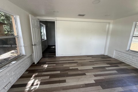 Villa ou maison à louer à Hollywood, Floride: 3 chambres, 102.19 m2 № 2168806 - photo 14
