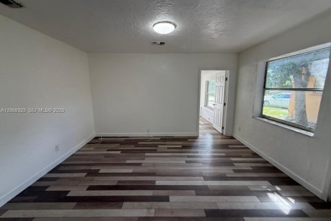 Villa ou maison à louer à Hollywood, Floride: 3 chambres, 102.19 m2 № 2168806 - photo 16