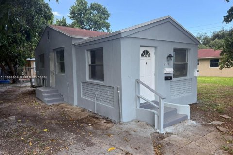 Villa ou maison à louer à Hollywood, Floride: 3 chambres, 102.19 m2 № 2168806 - photo 11