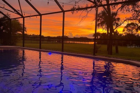 Casa en venta en Melbourne, Florida, 6 dormitorios, 368.82 m2 № 2138213 - foto 2