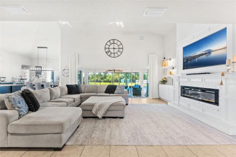 Casa en venta en Melbourne, Florida, 6 dormitorios, 368.82 m2 № 2138213 - foto 4