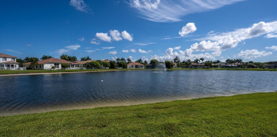 Villa ou maison à Wellington, Floride 4 chambres, 347.45 m2 № 1229176