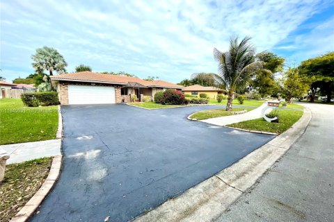 Villa ou maison à louer à Coral Springs, Floride: 3 chambres, 189.71 m2 № 2001251 - photo 2