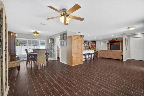 House in Dunedin, Florida 3 bedrooms, 165.46 sq.m. № 1851283 - photo 8