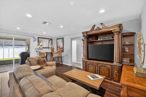 House in Dunedin, Florida 3 bedrooms, 165.46 sq.m. № 1851283 - photo 12