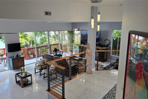 House in Tampa, Florida 6 bedrooms, 302.95 sq.m. № 2213720 - photo 26