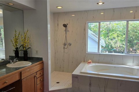 House in Tampa, Florida 6 bedrooms, 302.95 sq.m. № 2213720 - photo 24