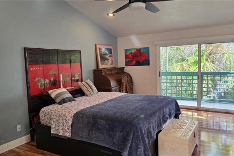 House in Tampa, Florida 6 bedrooms, 302.95 sq.m. № 2213720 - photo 23