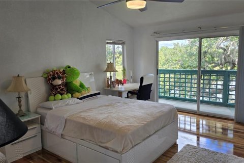 House in Tampa, Florida 6 bedrooms, 302.95 sq.m. № 2213720 - photo 15