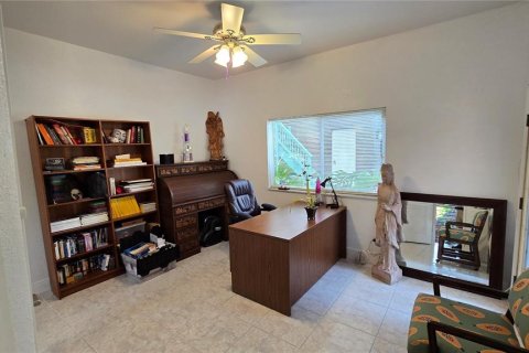 House in Tampa, Florida 6 bedrooms, 302.95 sq.m. № 2213720 - photo 28