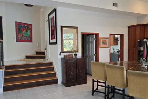 House in Tampa, Florida 6 bedrooms, 302.95 sq.m. № 2213720 - photo 11