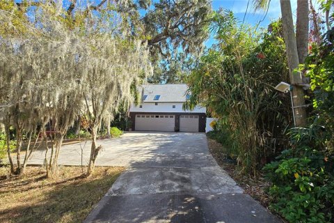 House in Tampa, Florida 6 bedrooms, 302.95 sq.m. № 2213720 - photo 3