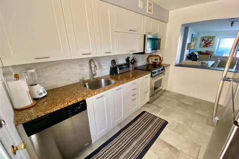 Купить кондоминиум в Халландейл-Бич, Флорида 2 спальни, 95.69м2, № 1988394 - фото 6