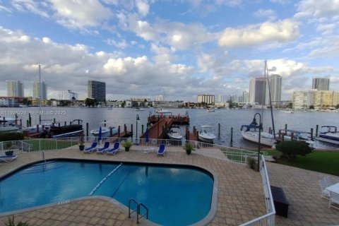 Купить кондоминиум в Халландейл-Бич, Флорида 2 спальни, 95.69м2, № 1988394 - фото 19