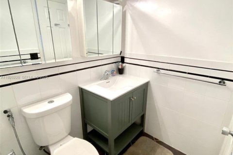 Купить кондоминиум в Халландейл-Бич, Флорида 2 спальни, 95.69м2, № 1988394 - фото 12