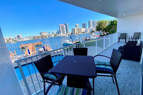 Купить кондоминиум в Халландейл-Бич, Флорида 2 спальни, 95.69м2, № 1988394 - фото 18