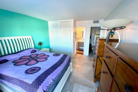 Купить кондоминиум в Халландейл-Бич, Флорида 2 спальни, 95.69м2, № 1988394 - фото 10