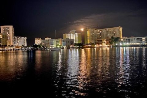 Купить кондоминиум в Халландейл-Бич, Флорида 2 спальни, 95.69м2, № 1988394 - фото 26