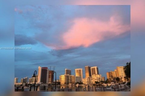 Купить кондоминиум в Халландейл-Бич, Флорида 2 спальни, 95.69м2, № 1988394 - фото 27