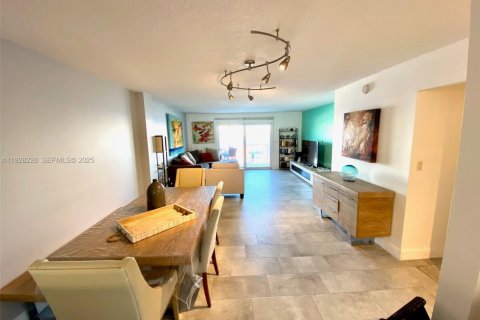 Купить кондоминиум в Халландейл-Бич, Флорида 2 спальни, 95.69м2, № 1988394 - фото 4