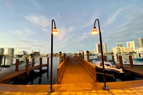 Купить кондоминиум в Халландейл-Бич, Флорида 2 спальни, 95.69м2, № 1988394 - фото 24