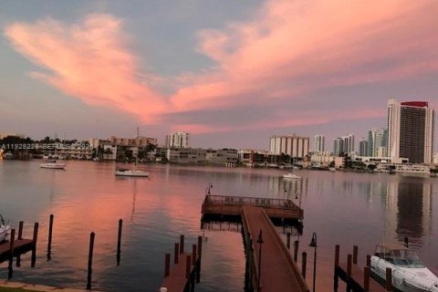 Купить кондоминиум в Халландейл-Бич, Флорида 2 спальни, 95.69м2, № 1988394 - фото 23