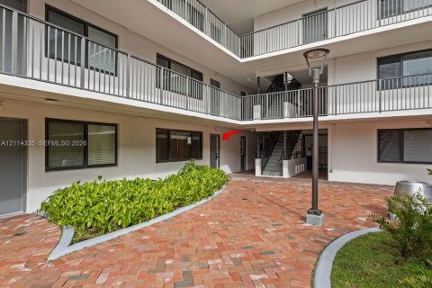 Copropriété à louer à Miami, Floride: 2 chambres, 81.66 m2 № 2435872 - photo 27