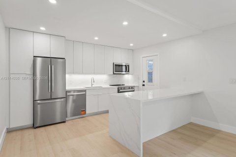 Copropriété à louer à Miami, Floride: 2 chambres, 81.66 m2 № 2435872 - photo 9