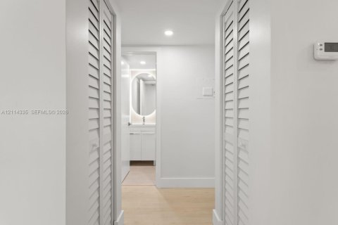 Copropriété à louer à Miami, Floride: 2 chambres, 81.66 m2 № 2435872 - photo 16
