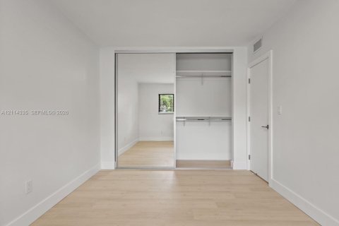 Copropriété à louer à Miami, Floride: 2 chambres, 81.66 m2 № 2435872 - photo 25
