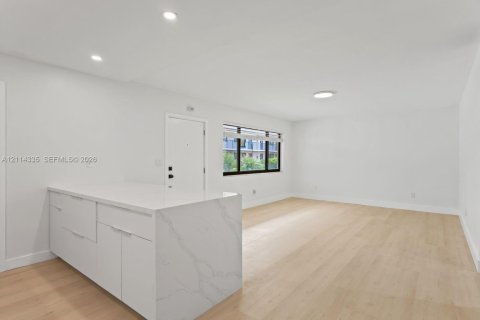 Copropriété à louer à Miami, Floride: 2 chambres, 81.66 m2 № 2435872 - photo 14