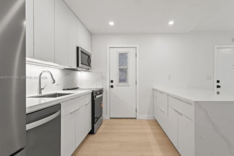 Copropriété à louer à Miami, Floride: 2 chambres, 81.66 m2 № 2435872 - photo 11