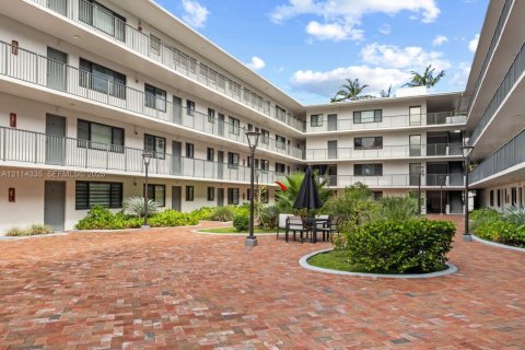 Copropriété à louer à Miami, Floride: 2 chambres, 81.66 m2 № 2435872 - photo 3