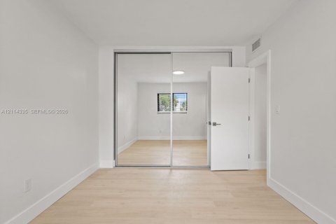 Copropriété à louer à Miami, Floride: 2 chambres, 81.66 m2 № 2435872 - photo 24
