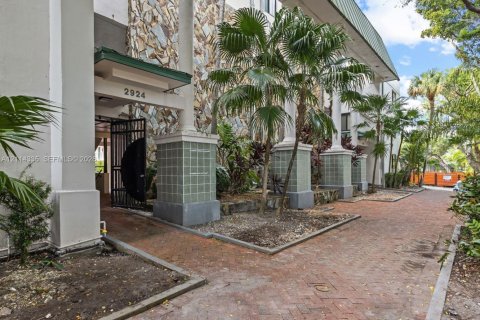 Copropriété à louer à Miami, Floride: 2 chambres, 81.66 m2 № 2435872 - photo 2