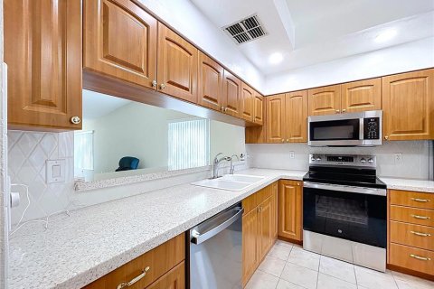 Condo in Clearwater, Florida, 2 bedrooms  № 1630319 - photo 7
