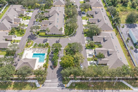Townhouse in Vero Beach, Florida 2 bedrooms, 126.72 sq.m. № 874612 - photo 1
