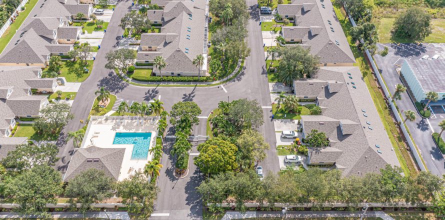 Townhouse in Vero Beach, Florida 2 bedrooms, 126.72 sq.m. № 874612