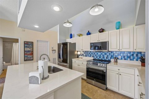 Copropriété à vendre à Sarasota, Floride: 2 chambres, 99.13 m2 № 2373341 - photo 12