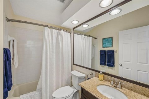 Copropriété à vendre à Sarasota, Floride: 2 chambres, 99.13 m2 № 2373341 - photo 15