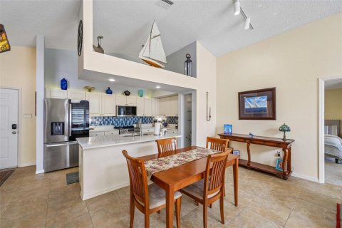 Copropriété à vendre à Sarasota, Floride: 2 chambres, 99.13 m2 № 2373341 - photo 6
