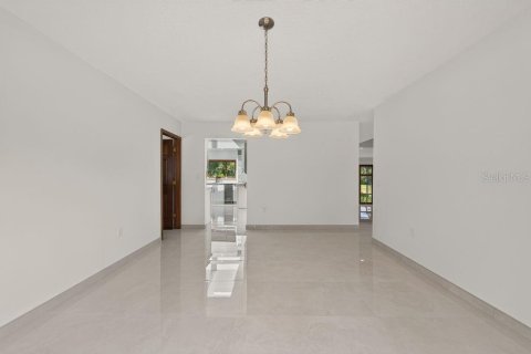 Villa ou maison à vendre à Brandon, Floride: 4 chambres, 370.03 m2 № 2147676 - photo 28