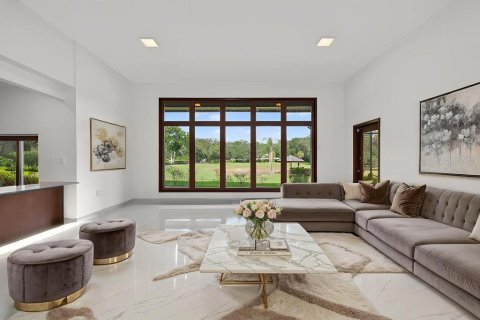 Villa ou maison à vendre à Brandon, Floride: 4 chambres, 370.03 m2 № 2147676 - photo 8